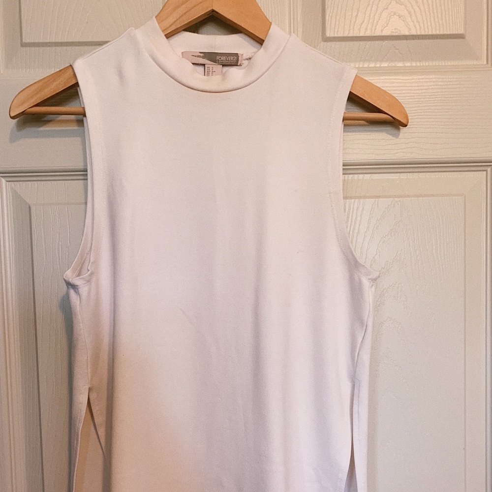 WHITE MOCKNECK TANK